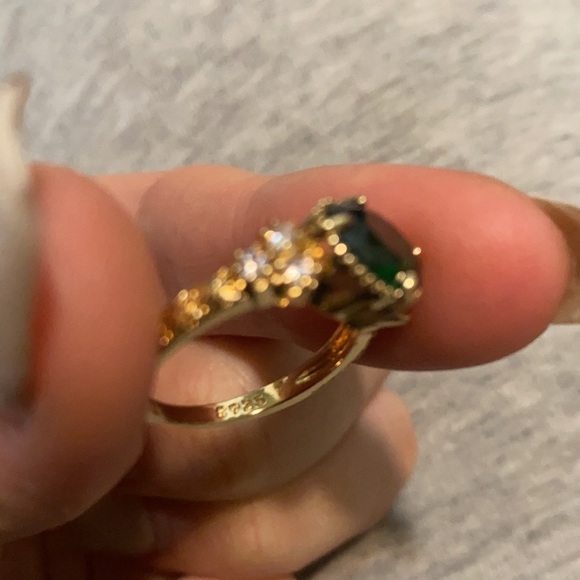 New 18k gold plated engagement ring set - Picture 7 of 7